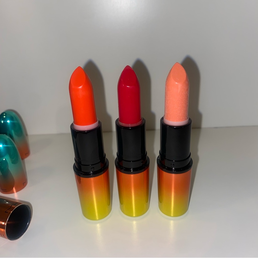 Mac wash and dry lipstick bundle